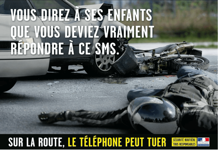 Moteur contre voiture pour sensibiliser au téléphone au volant